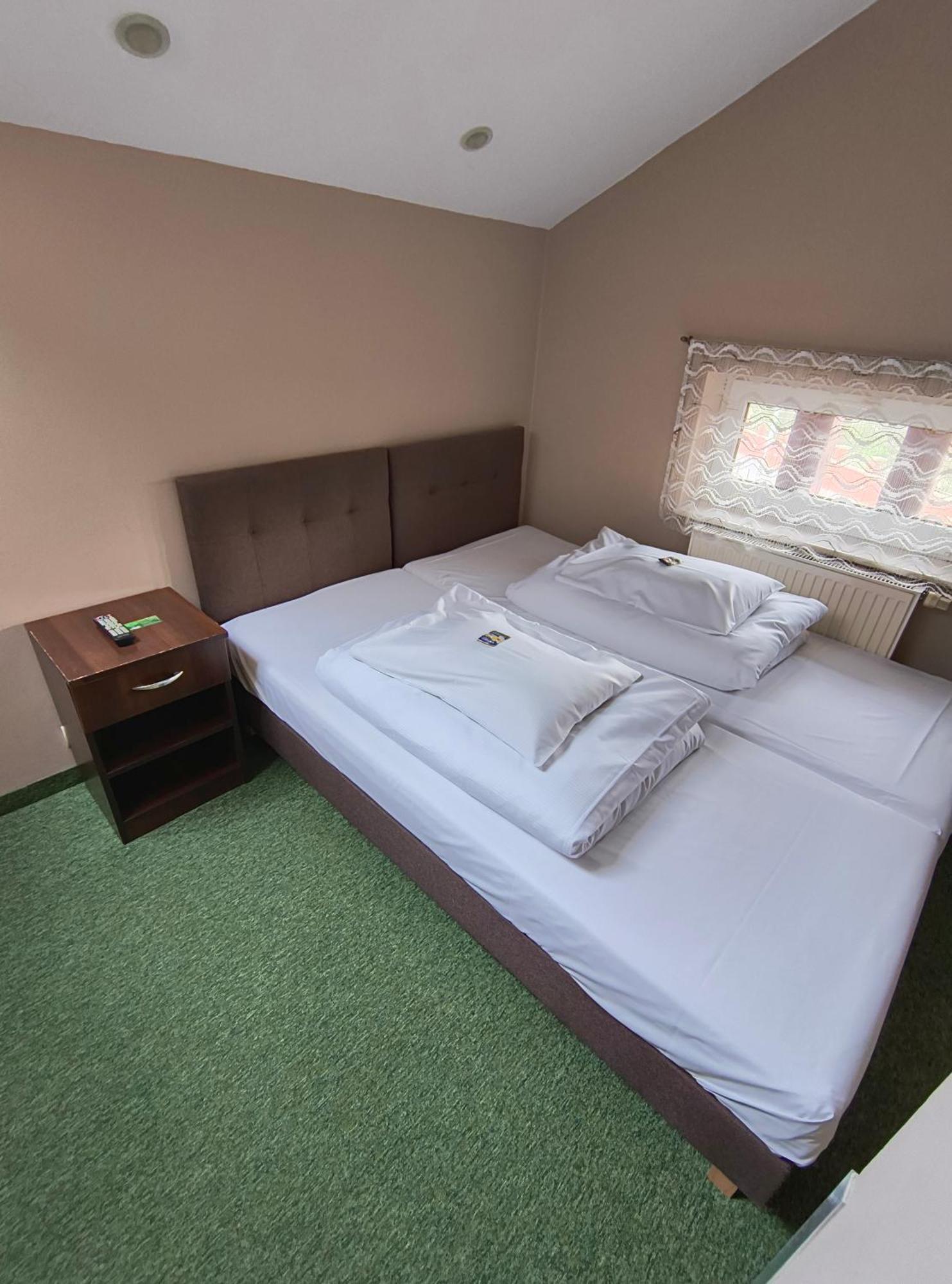 Green Hostel Wroclaw Przy Zoo Esterno foto